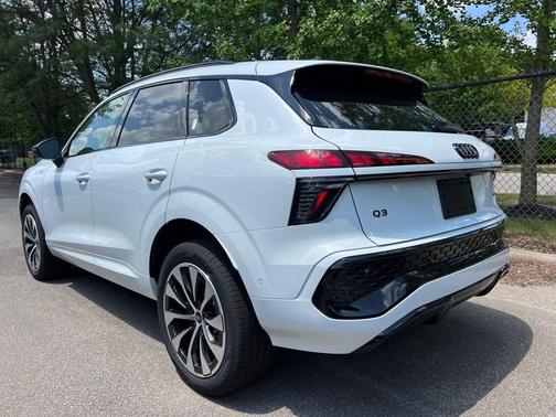 Glacier White Metallic 2026 Audi Q3 TFSI quattro S tronic
