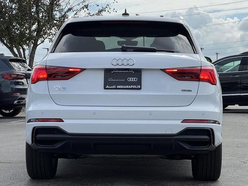 2025 Audi Q3 Premium 45 TFSI S line quattro Tiptronic