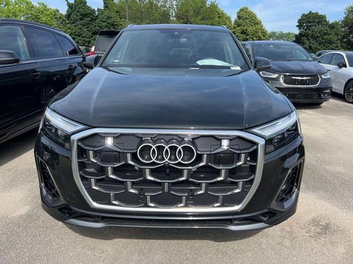 Mythos Black Metallic 2026 Audi Q7 55 Prestige
