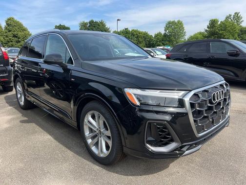 Mythos Black Metallic 2026 Audi Q7 55 Prestige