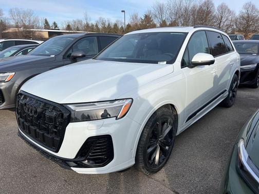 Glacier White Metallic 2026 Audi Q7 55 Premium Plus