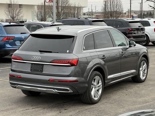 2023 Audi Q7 55 Premium