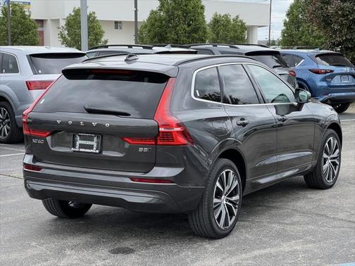 2022 Volvo XC60 B5 Momentum