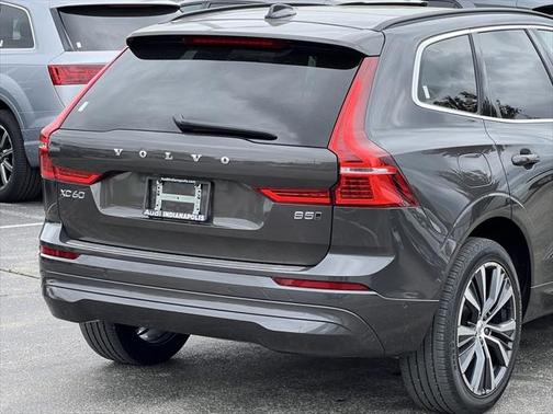2022 Volvo XC60 B5 Momentum
