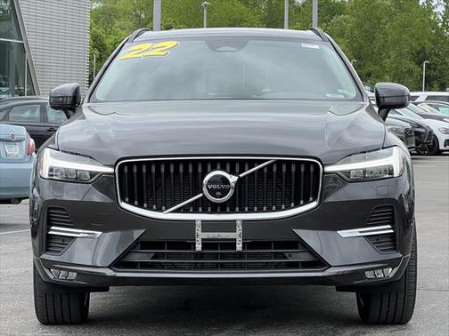 2022 Volvo XC60 B5 Momentum