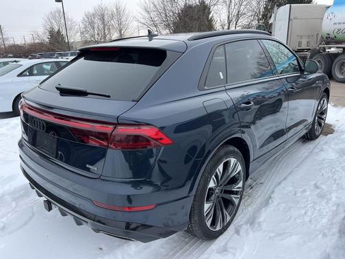 Waitomo Blue Metallic 2026 Audi Q8 55 Premium Plus