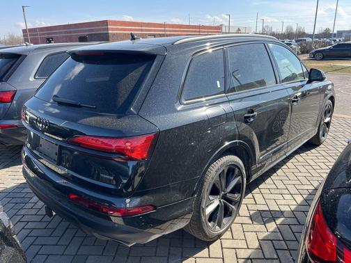 Mythos Black Metallic 2026 Audi Q7 55 Premium Plus