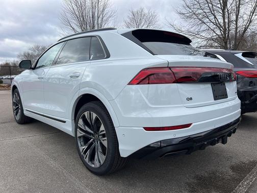 Glacier White Metallic 2026 Audi Q8 55 Premium Plus