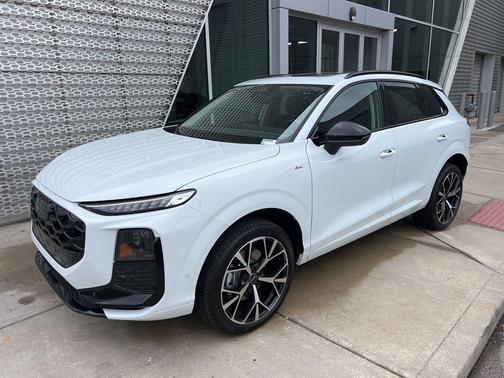 Glacier White Metallic 2026 Audi Q3 S line
