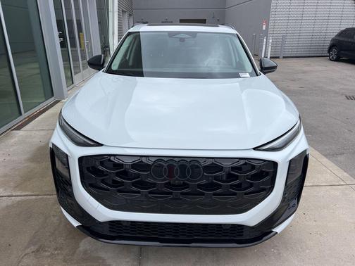 Glacier White Metallic 2026 Audi Q3 S line