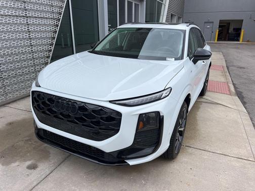 Glacier White Metallic 2026 Audi Q3 S line