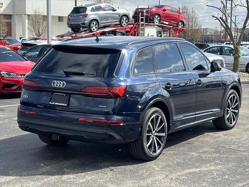 Waitomo Blue Metallic 2024 Audi Q7 55 Premium Plus