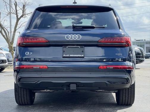 Waitomo Blue Metallic 2024 Audi Q7 55 Premium Plus