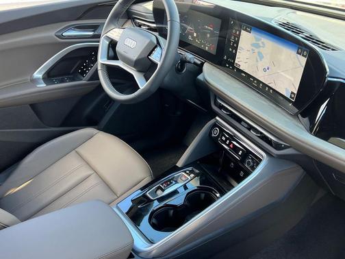 Tambora Gray Metallic 2025 Audi Q5 Premium TFSI quattro S tronic