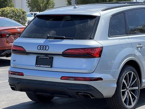 2025 Audi Q7 45 Premium Plus