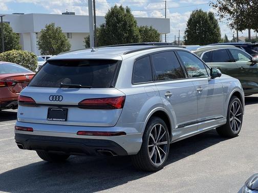2025 Audi Q7 45 Premium Plus