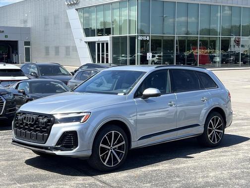 2025 Audi Q7 45 Premium Plus