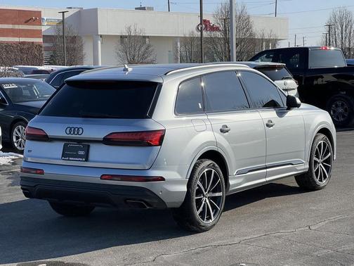 2025 Audi Q7 45 Premium Plus