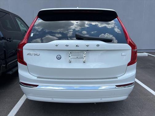 2023 Volvo XC90 Recharge Plug-In Hybrid T8 Ultimate Bright Theme 7-Seater