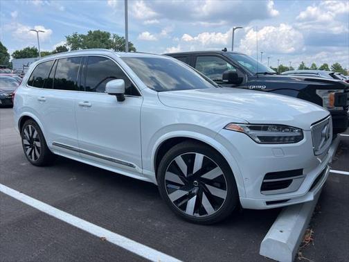 2023 Volvo XC90 Recharge Plug-In Hybrid T8 Ultimate Bright Theme 7-Seater