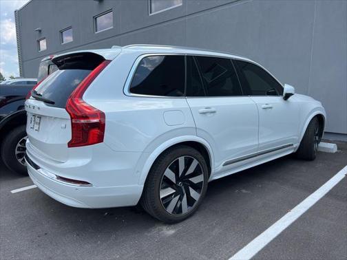 2023 Volvo XC90 Recharge Plug-In Hybrid T8 Ultimate Bright Theme 7-Seater