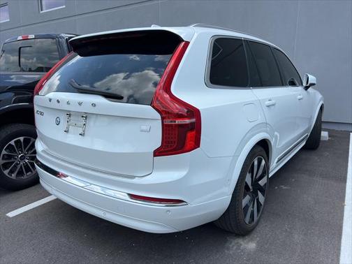 2023 Volvo XC90 Recharge Plug-In Hybrid T8 Ultimate Bright Theme 7-Seater
