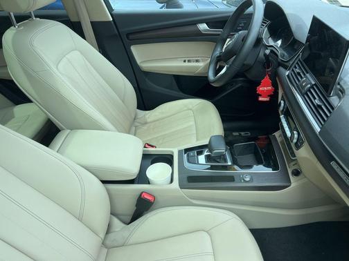 Arkona White 2024 Audi Q5 40 Premium