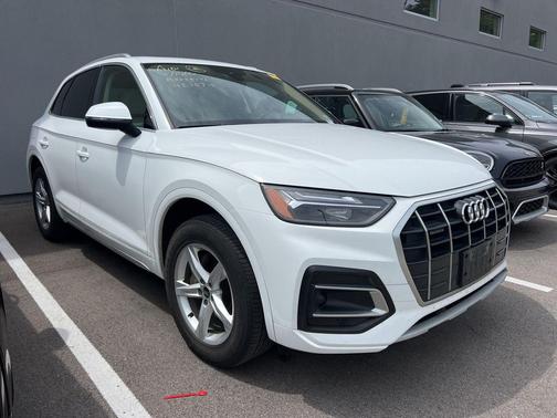 Arkona White 2024 Audi Q5 40 Premium