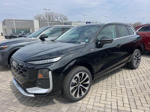 Mythos Black Metallic 2026 Audi Q3 TFSI quattro S tronic