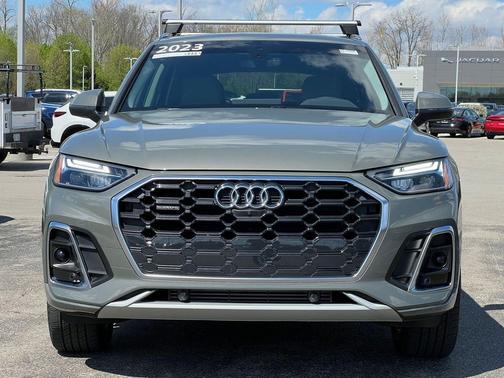 Chronos Gray Metallic 2023 Audi Q5 45 S line Premium Plus