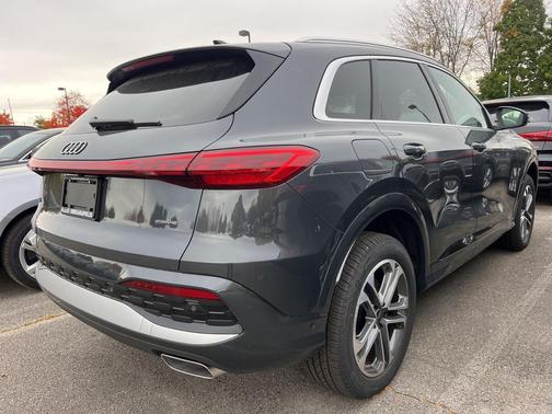 2025 Audi Q5 Premium TFSI quattro S tronic