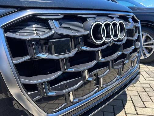 Mythos Black Metallic 2026 Audi Q7 55 Prestige