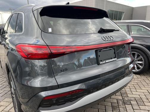 2025 Audi Q5 Premium