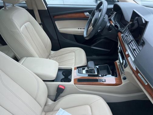 2023 Audi Q5 45 S line Premium Plus