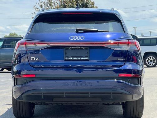 Navarra Blue Metallic 2023 Audi Q4 e-tron Prestige 50 quattro