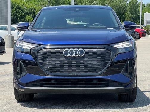 Navarra Blue Metallic 2023 Audi Q4 e-tron Prestige 50 quattro