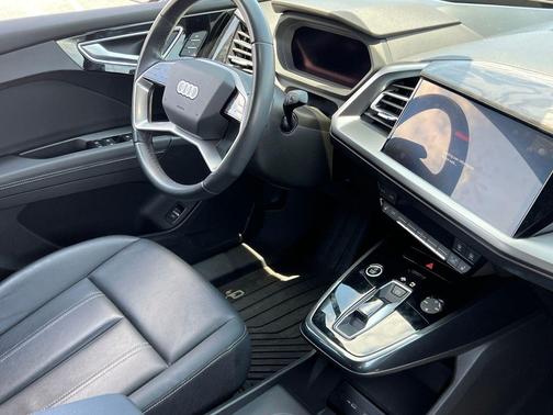 Navarra Blue Metallic 2023 Audi Q4 e-tron Prestige 50 quattro