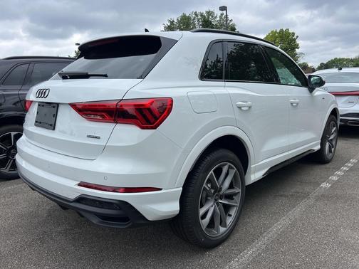 2025 Audi Q3 Premium 45 TFSI S line quattro Tiptronic