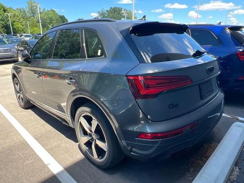 Daytona Gray Pearl Effect 2022 Audi Q5 45 S line Premium Plus