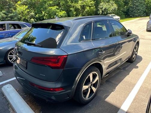 Daytona Gray Pearl Effect 2022 Audi Q5 45 S line Premium Plus