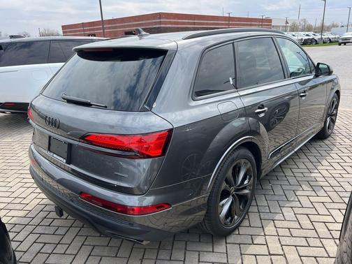 Samurai Gray Metallic 2026 Audi Q7 55 Premium Plus