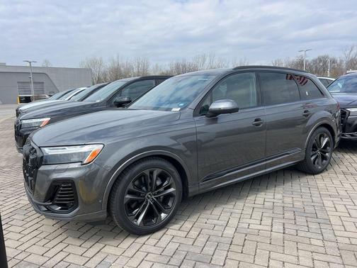 Samurai Gray Metallic 2026 Audi Q7 55 Premium Plus