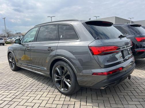 Samurai Gray Metallic 2026 Audi Q7 55 Premium Plus