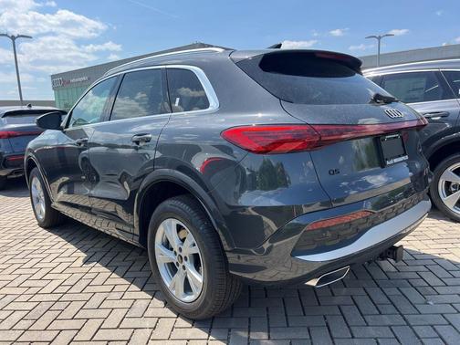 Tambora Gray Metallic 2026 Audi Q5 Premium TFSI quattro S tronic
