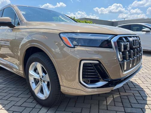 2025 Audi Q7 55 Premium