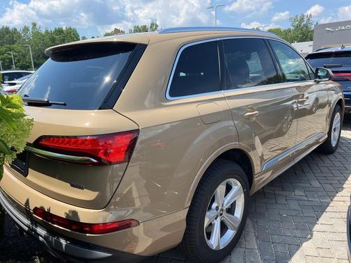 2025 Audi Q7 55 Premium