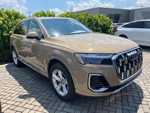 2025 Audi Q7 55 Premium