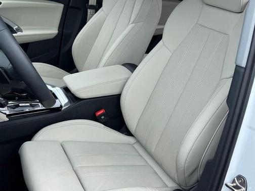 Glacier White Metallic 2025 Audi Q5 Premium Plus TFSI quattro S tronic