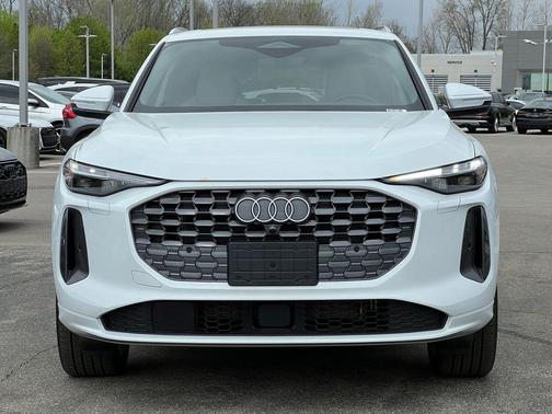 Glacier White Metallic 2025 Audi Q5 Premium Plus TFSI quattro S tronic