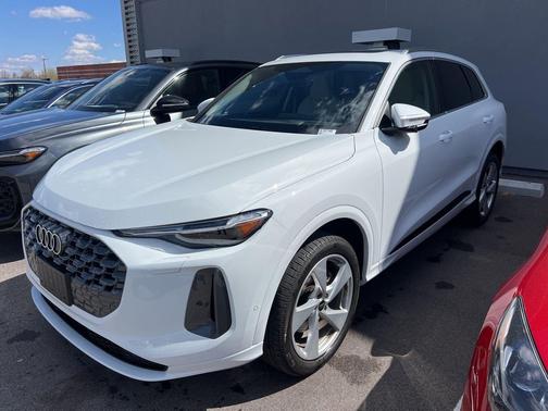 Glacier White Metallic 2025 Audi Q5 Premium Plus TFSI quattro S tronic